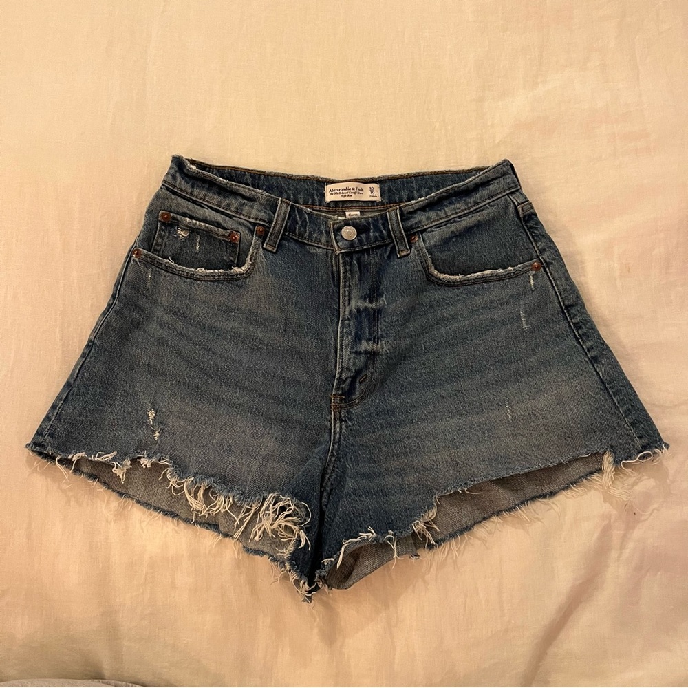 Abercrombie & Fitch Curve Love 90s High Rise Relaxed Cutoff Short